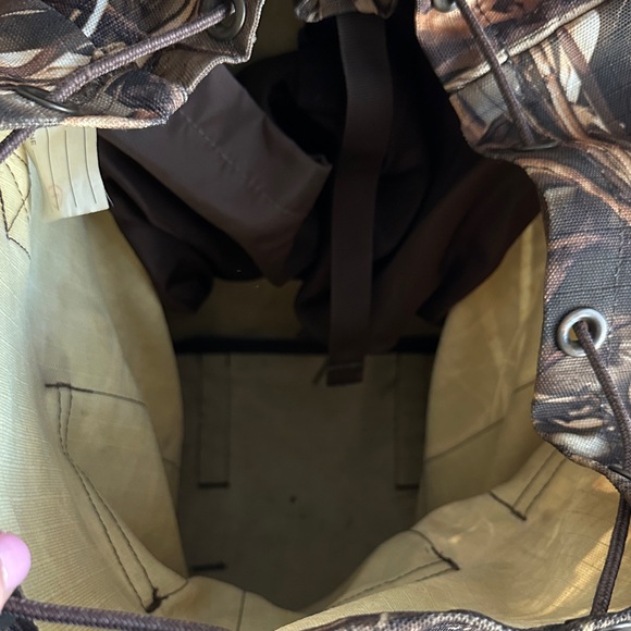 Vintage -Cabela's Woodland “ Waterfowl” Camouflage Backpack - Picture 6 of 6